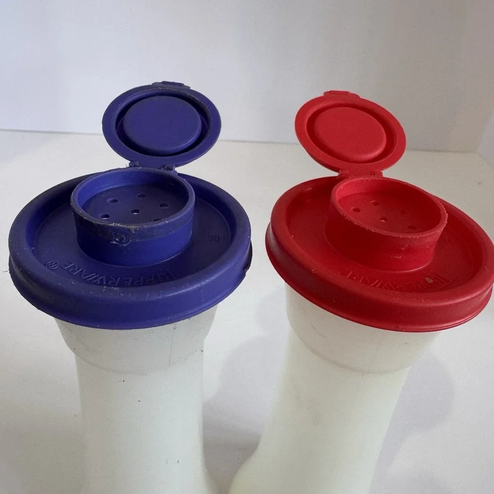 Tupperware Hourglass Salt & Pepper Shakers Blue &‎ Red Top